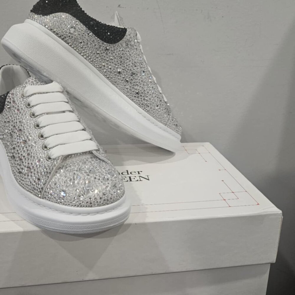 👟 Alexander McQueen Bi-Colour Crystal-Embellished Sneakers - Picture 3 of 9